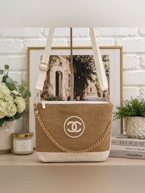 Chanel Cosmetic/Beauty Bag GWP Item NWOT